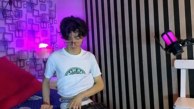 Snapshot of Twink_Sebas7 chatting on 04/19/26, 12:26 Twink Sebas7 online show from 04/19/26, 12:26