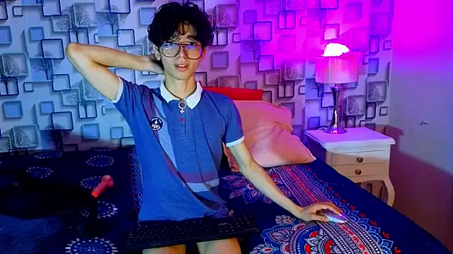 Snapshot of Twink_Sebas7 chatting on 04/23/26, 12:29 Twink Sebas7 online show from 04/23/26, 12:29