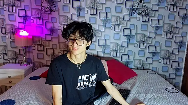 Snapshot of Twink_Sebas7 chatting on 04/28/26, 12:21 Twink Sebas7 online show from 04/28/26, 12:21
