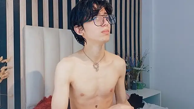 Snapshot of Twink_Sebas7 chatting on 05/10/26, 12:10 Twink Sebas7 online show from 05/10/26, 12:10
