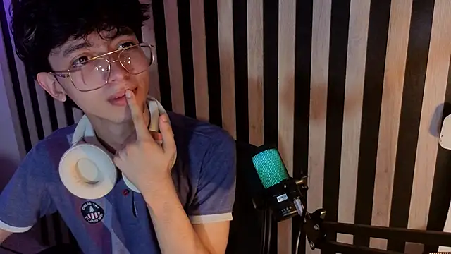 Snapshot of Twink_Sebas7 chatting on 06/26/26, 12:20 Twink Sebas7 online show from 06/26/26, 12:20