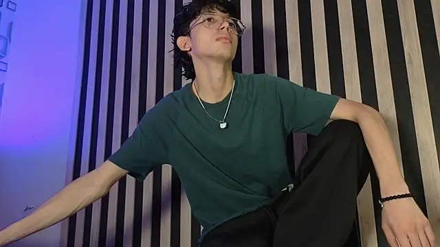 Snapshot of Twink_Sebas7 chatting on 07/03/26, 12:22 Twink Sebas7 online show from 07/03/26, 12:22