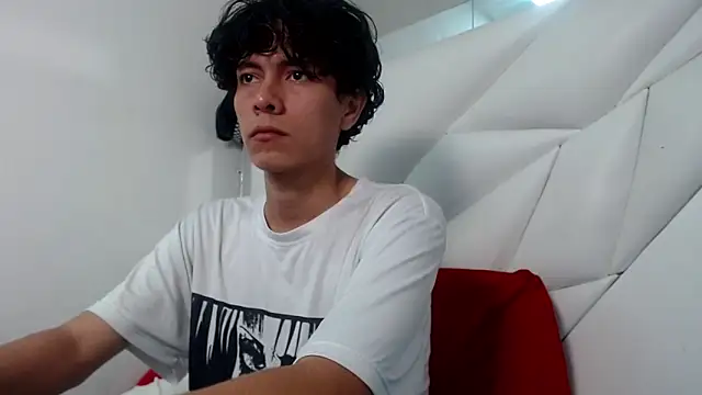 Snapshot of Shirowitheb chatting on 04/12/26, 12:21 Shirowitheb online show from 04/12/26, 12:21