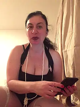 Snapshot of Lizzaa80 chatting on 04/27/26, 08:18 Lizzaa80 online show from 04/27/26, 08:18
