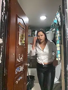 MIA ROSSEEE online show from 06/01/26, 02:41