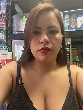 Snapshot of MIA_ROSSEEE chatting on 07/31/26, 03:00 MIA ROSSEEE online show from 07/31/26, 03:00