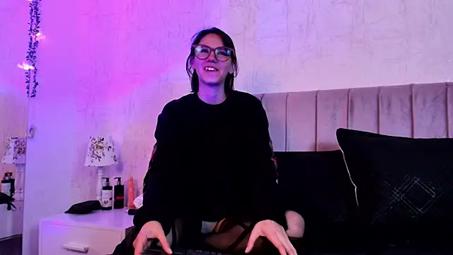 Snapshot of Alis_Roze chatting on 07/18/26, 07:39 Alis Roze online show from 07/18/26, 07:39