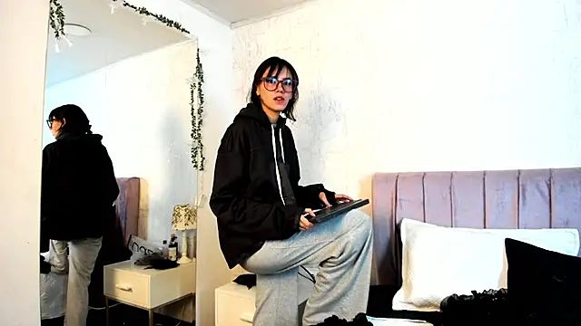 Snapshot of Alis_Roze chatting on 07/24/26, 08:07 Alis Roze online show from 07/24/26, 08:07