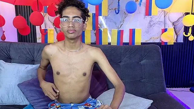 Snapshot of triiangel_latinboy chatting on 07/06/26, 12:24 triiangel latinboy online show from 07/06/26, 12:24