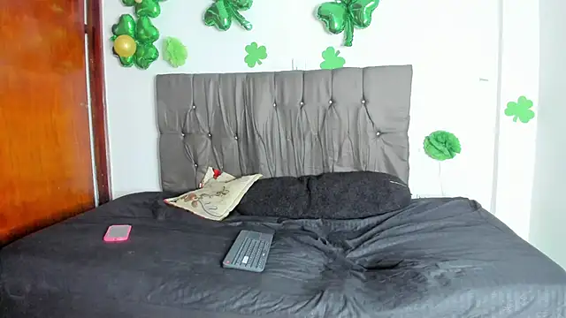Snapshot of Mateo_and_Jose chatting on 04/19/26, 08:00 Mateo and Jose online show from 04/19/26, 08:00