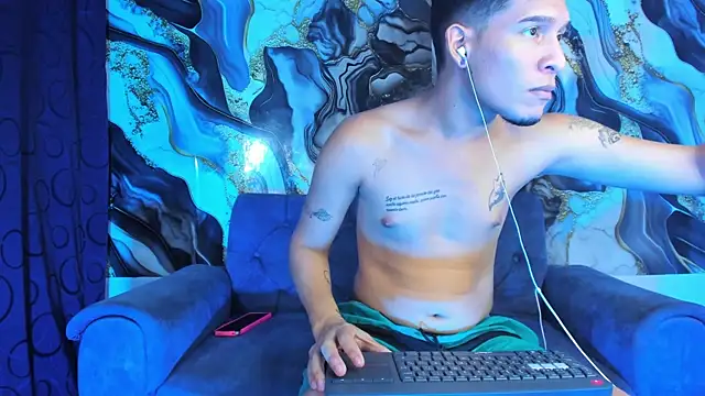 Snapshot of Mateo_and_Jose chatting on 05/15/26, 04:08 Mateo and Jose online show from 05/15/26, 04:08