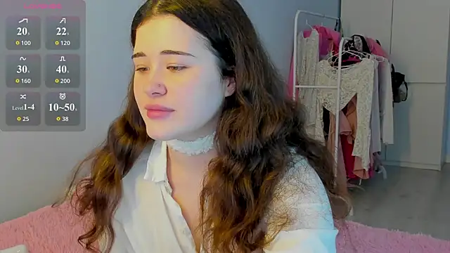 Snapshot of ChloeBlisss chatting on 06/19/26, 04:17 ChloeBlisss online show from 06/19/26, 04:17