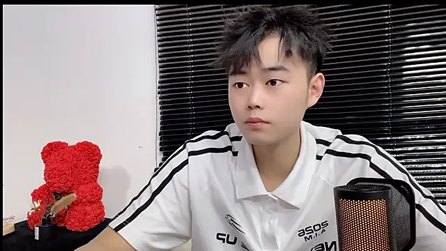 GUCCI-BOY1314 online show from 04/30/26, 07:04