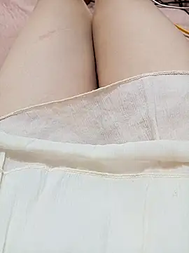 Snapshot of Suri-sexywett chatting on 04/09/26, 10:31 Suri-sexywett online show from 04/09/26, 10:31