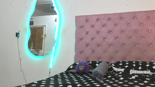 laurenlaine online show from 05/23/26, 03:38