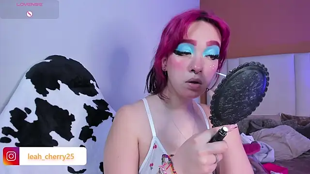 Snapshot of Leah_cherry chatting on 05/07/26, 10:48 Leah cherry online show from 05/07/26, 10:48