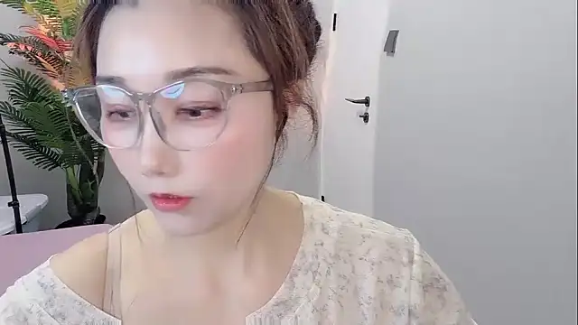 Snapshot of Yunxi- chatting on 04/30/26, 12:55 Yunxi- online show from 04/30/26, 12:55