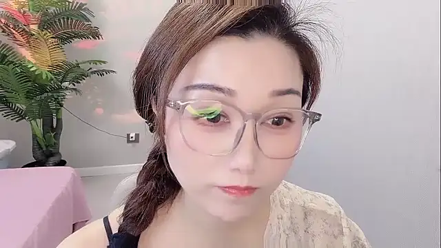 Snapshot of Yunxi- chatting on 05/03/26, 03:34 Yunxi- online show from 05/03/26, 03:34