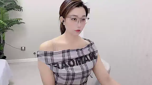 Snapshot of Yunxi- chatting on 06/15/26, 02:08 Yunxi- online show from 06/15/26, 02:08