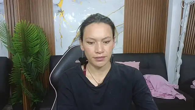 Snapshot of alonddra_tay chatting on 06/08/26, 11:32 alonddra tay online show from 06/08/26, 11:32