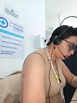 Snapshot of SOFI__10 chatting on 06/20/26, 03:04 SOFI 10 online show from 06/20/26, 03:04