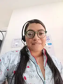 Snapshot of SOFI__10 chatting on 07/16/26, 12:22 SOFI 10 online show from 07/16/26, 12:22