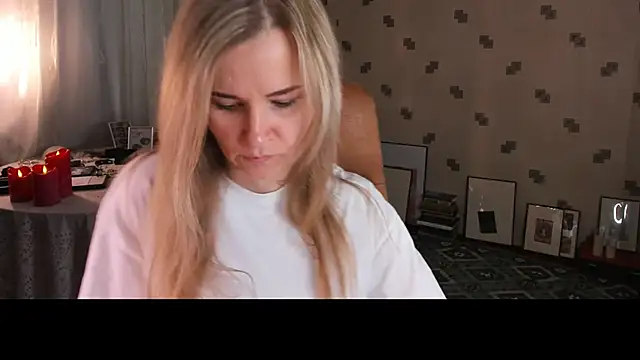 MiaSparkes online show from 06/12/26, 06:56