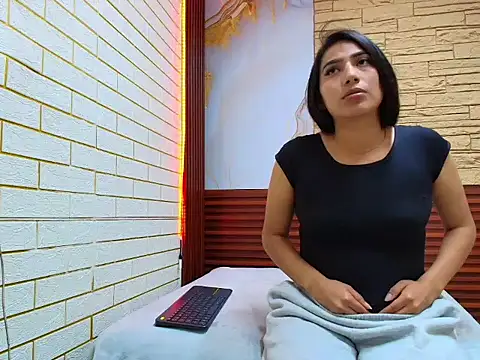 Snapshot of mellaniemonroe303av chatting on 04/10/26, 09:41 mellaniemonroe303av online show from 04/10/26, 09:41