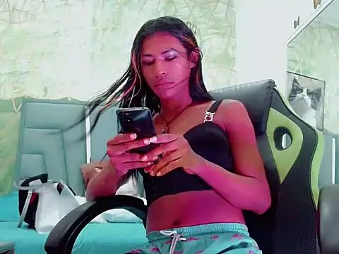 Naomisaenz01 online show from 06/02/26, 12:40