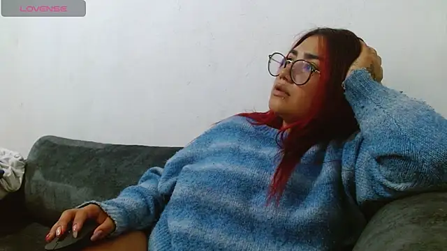 Snapshot of lucyheart_8 chatting on 04/19/26, 12:33 lucyheart 8 online show from 04/19/26, 12:33