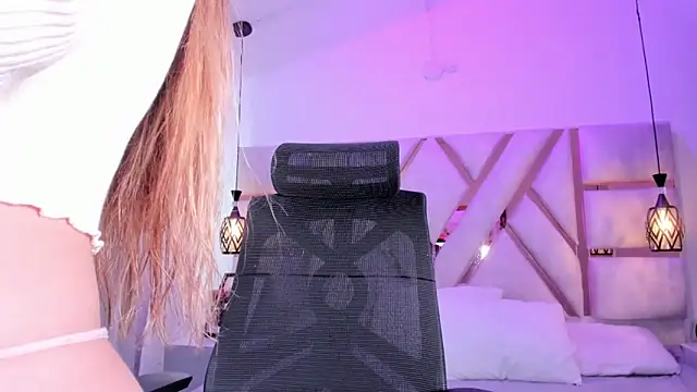 giigii hadidd online show from 04/30/26, 07:20