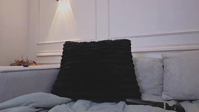 giigii hadidd online show from 06/17/26, 07:26