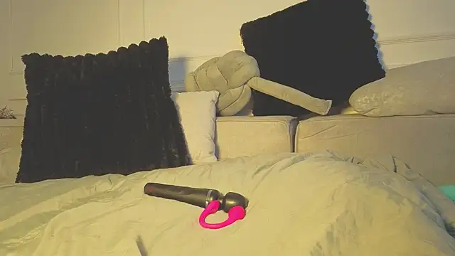 giigii hadidd online show from 07/11/26, 07:27