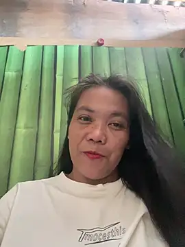 Snapshot of holdmetight21 chatting on 04/16/26, 04:24 holdmetight21 online show from 04/16/26, 04:24