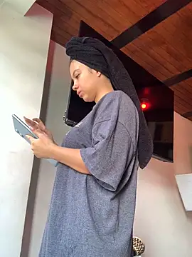 Snapshot of NefertitiXO chatting on 06/18/26, 03:05 NefertitiXO online show from 06/18/26, 03:05