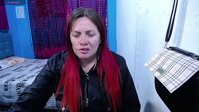 carolinhe26 online show from 05/04/26, 07:54