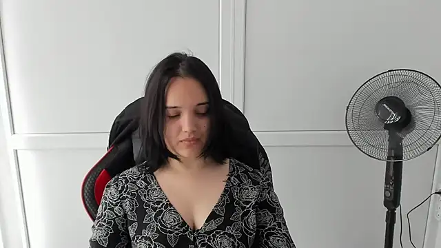 Snapshot of Caroline_cutte chatting on 06/09/26, 06:47 Caroline cutte online show from 06/09/26, 06:47