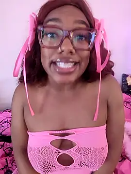 ChocolatCoveredStrawberry online show from 04/10/26, 06:45