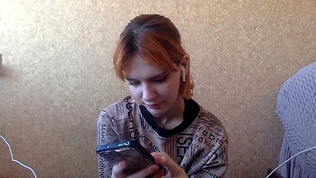 Snapshot of EraPolek chatting on 04/14/26, 06:08 EraPolek online show from 04/14/26, 06:08