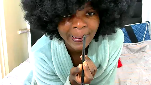 Snapshot of PetiteEbonyBabe_ chatting on 06/27/26, 01:17 PetiteEbonyBabe online show from 06/27/26, 01:17