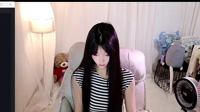 Snapshot of Zoe-001 chatting on 04/20/26, 02:09 Zoe-001 online show from 04/20/26, 02:09