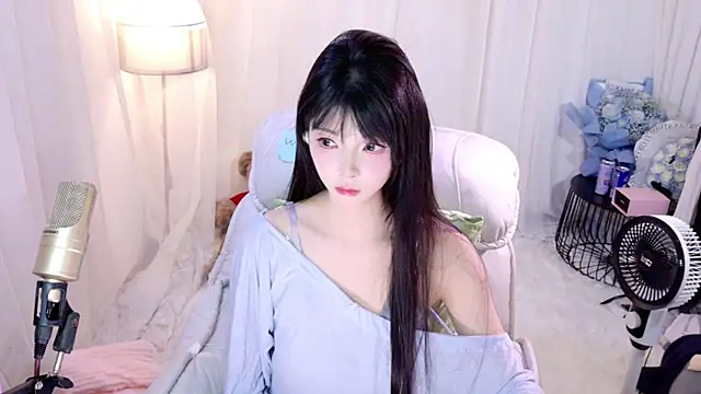 Snapshot of Zoe-001 chatting on 04/23/26, 02:08 Zoe-001 online show from 04/23/26, 02:08