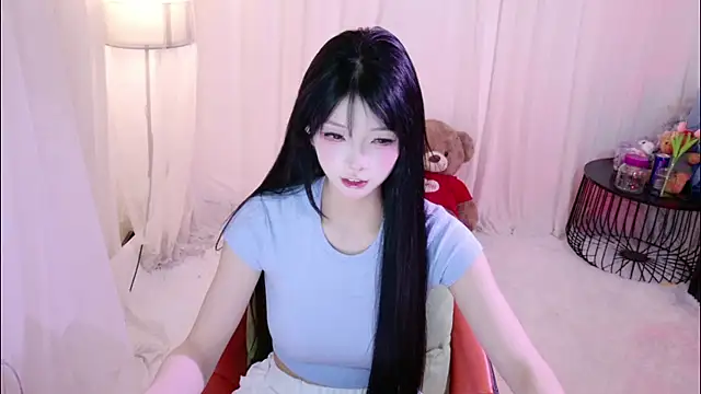 Snapshot of Zoe-001 chatting on 06/04/26, 12:44 Zoe-001 online show from 06/04/26, 12:44
