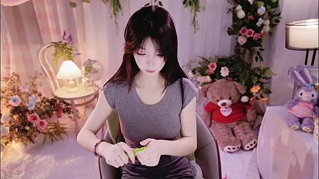 Snapshot of Zoe-001 chatting on 07/05/26, 02:57 Zoe-001 online show from 07/05/26, 02:57