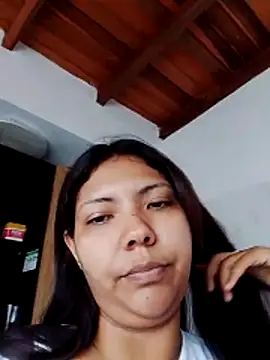 Snapshot of Izel_ chatting on 04/17/26, 06:11 Izel online show from 04/17/26, 06:11