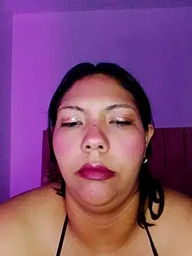 Snapshot of Izel_ chatting on 04/24/26, 04:04 Izel online show from 04/24/26, 04:04