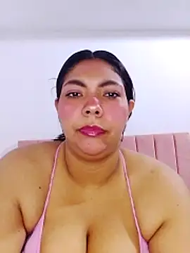 Snapshot of Izel_ chatting on 05/13/26, 09:22 Izel online show from 05/13/26, 09:22