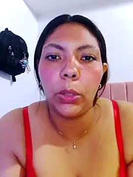 Snapshot of Izel_ chatting on 05/21/26, 03:13 Izel online show from 05/21/26, 03:13