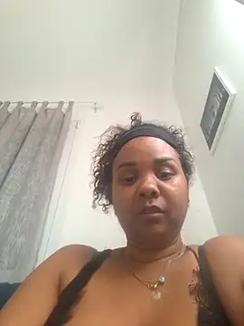 Snapshot of Roxan26 chatting on 04/11/26, 02:10 Roxan26 online show from 04/11/26, 02:10