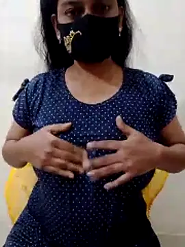 Snapshot of black-woman chatting on 04/10/26, 04:12 black-woman online show from 04/10/26, 04:12